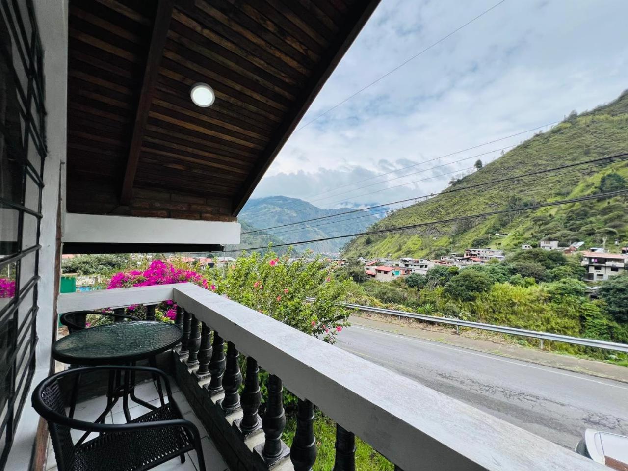Mountain Chalet - Tungurahua Hot Springs/Aguas Termales بانيوس المظهر الخارجي الصورة