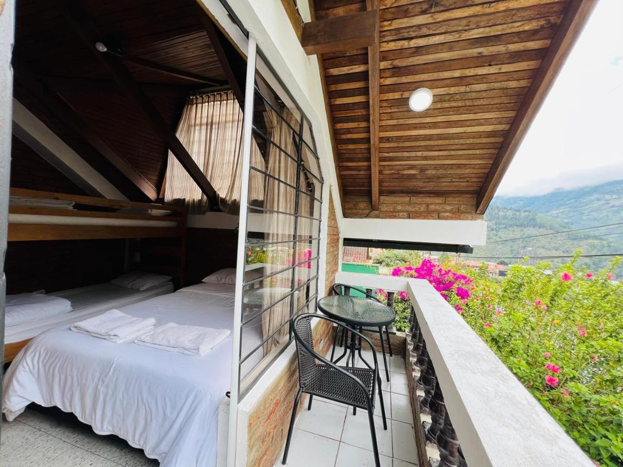 Mountain Chalet - Tungurahua Hot Springs/Aguas Termales بانيوس المظهر الخارجي الصورة